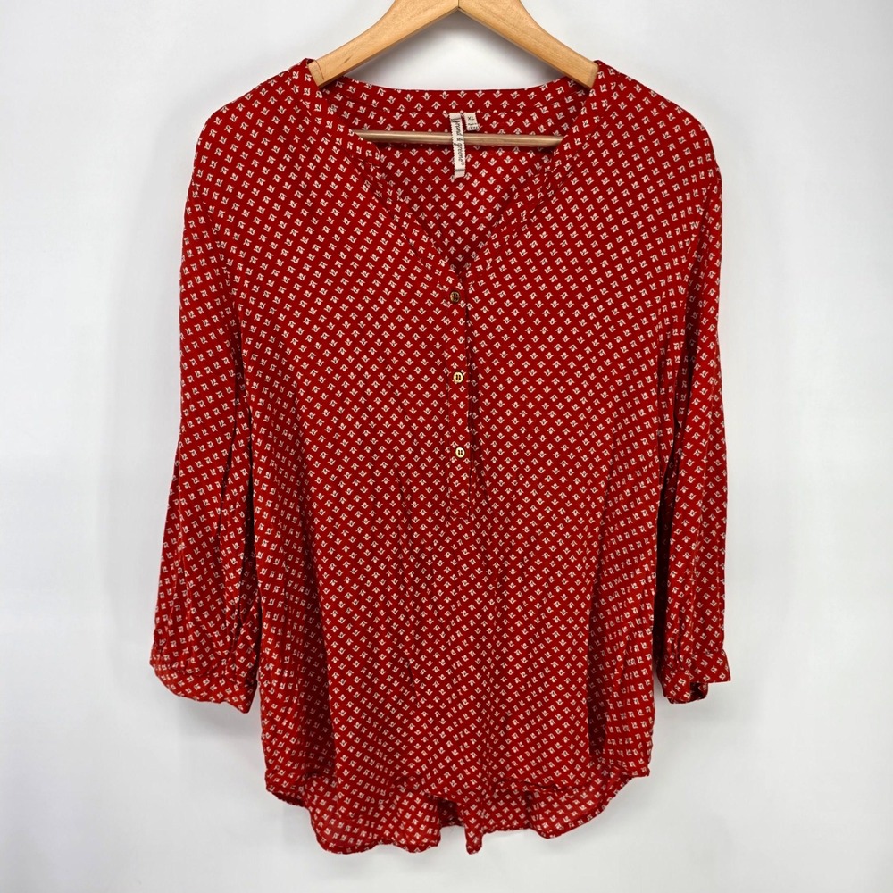 Grand & Greene Blouse Womens XL Red Geometric Print V-Neck Button Front Top 7788